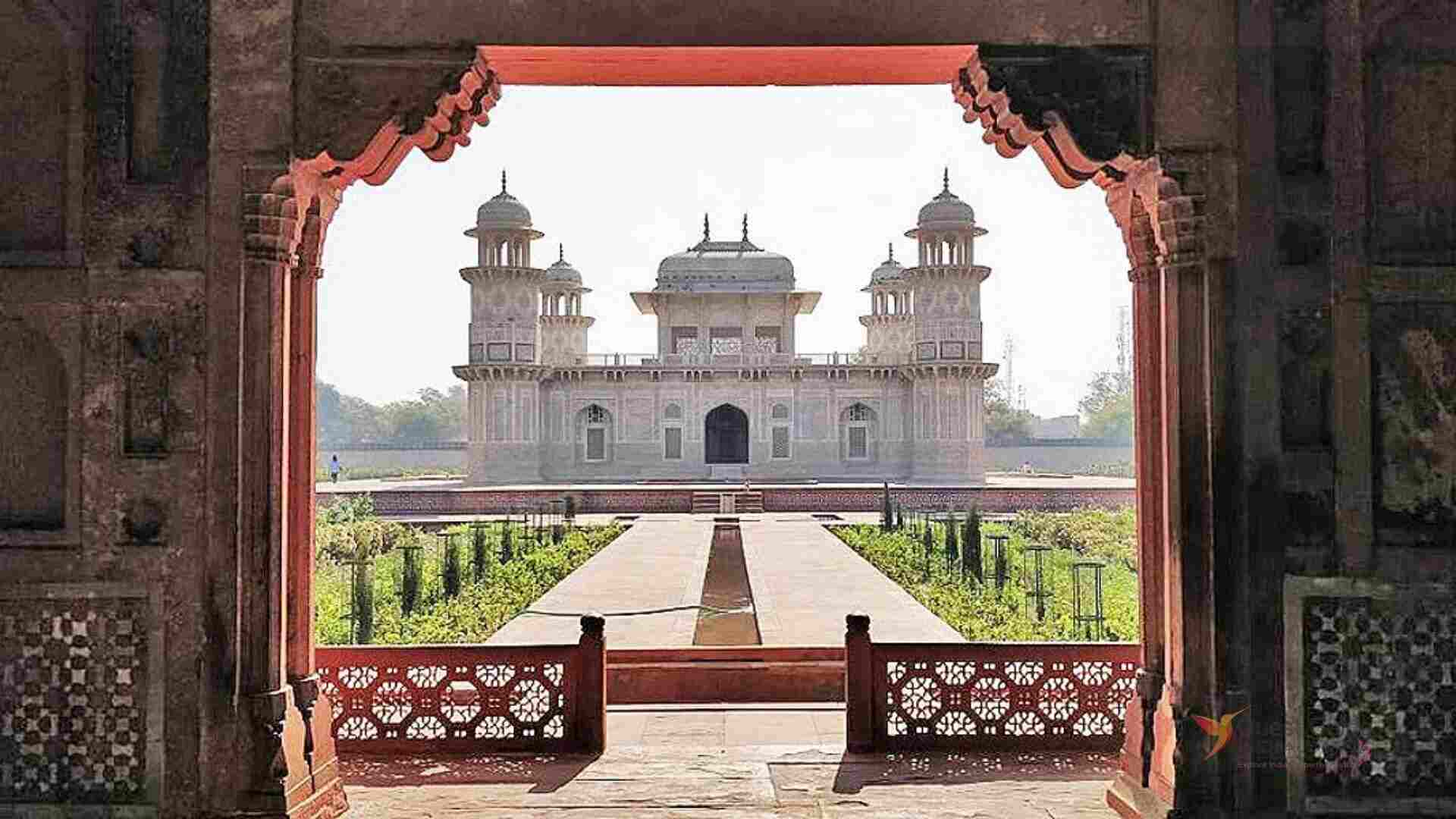 Itmad-ud-Daulah mausoleum with intricate marble inlay