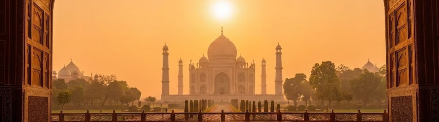 Panoramic view of Taj Mahal at sunrise
