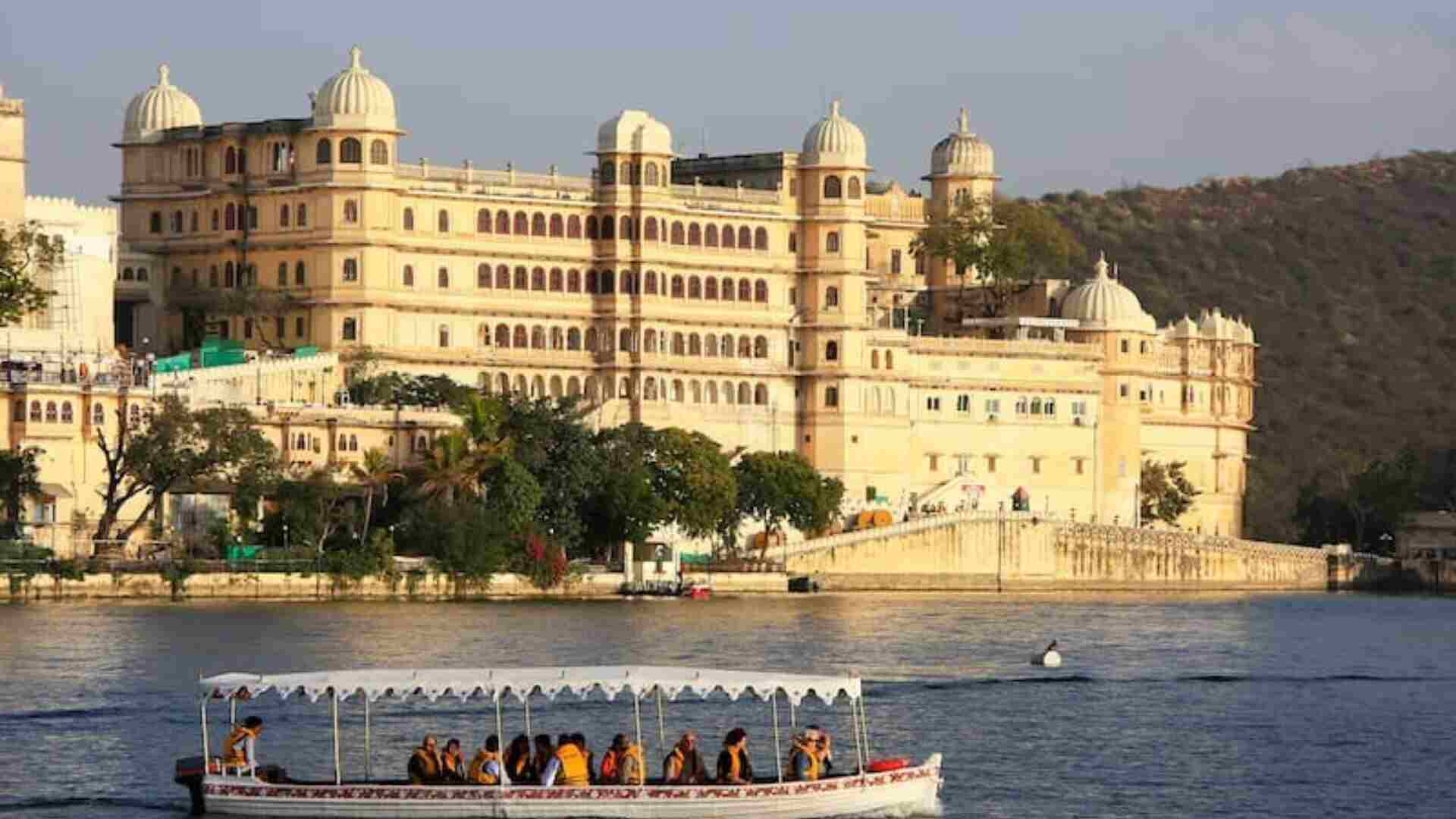 Lake Pichola Boat Ride - City Palace View Udaipur